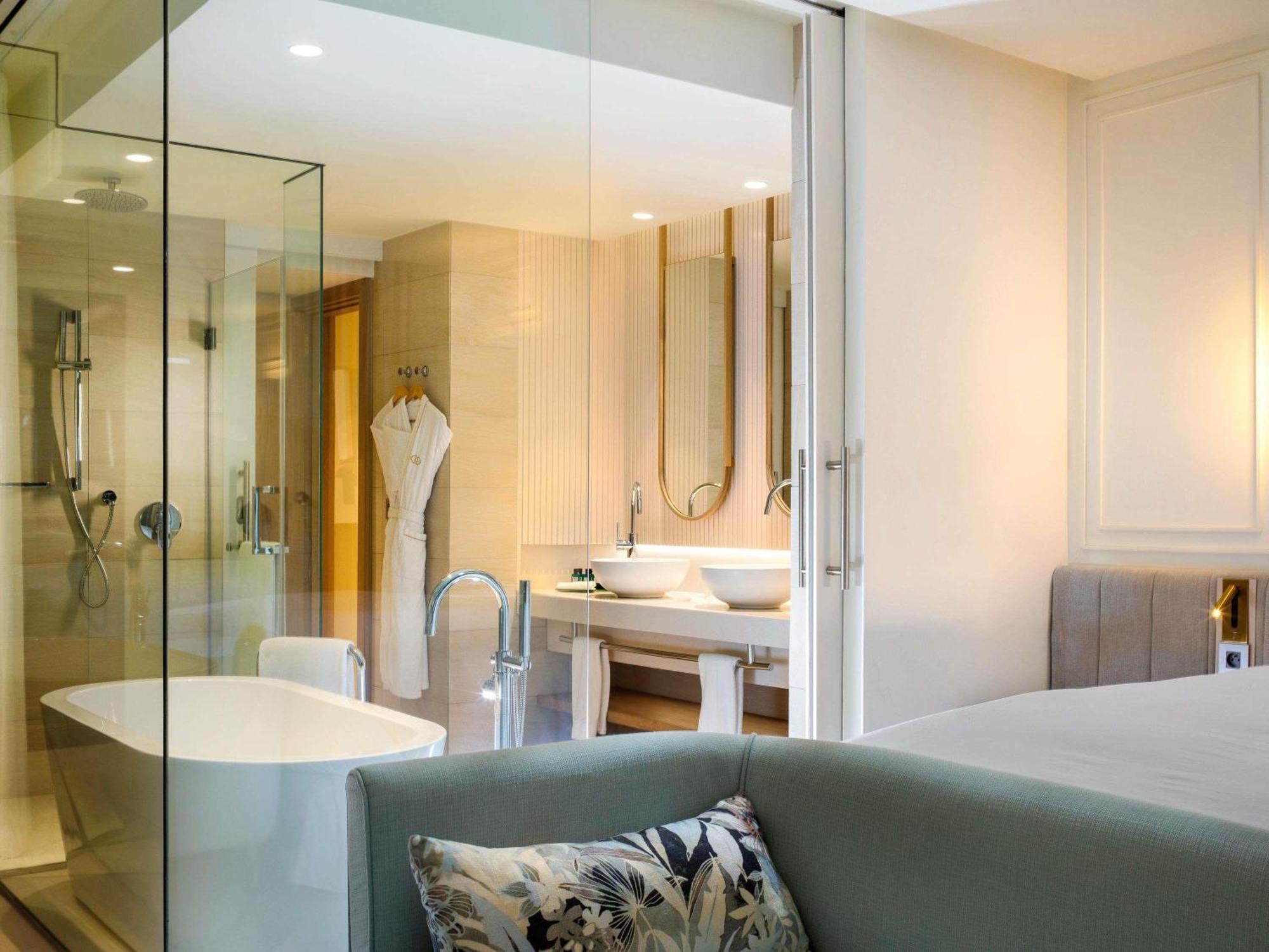 MAGNIFIQUE ZIMMER mit Kingsize-Bett, Meerblick, Balkon oder Terrasse